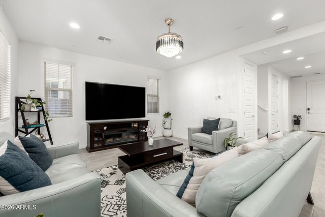 2539 E PELICAN Drive, Gilbert, AZ 85297