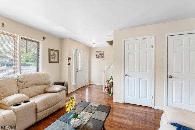 311 Cheyenne Rd, Andover Twp., NJ 07848