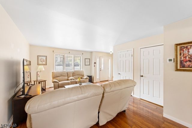 311 Cheyenne Rd, Andover Twp., NJ 07848