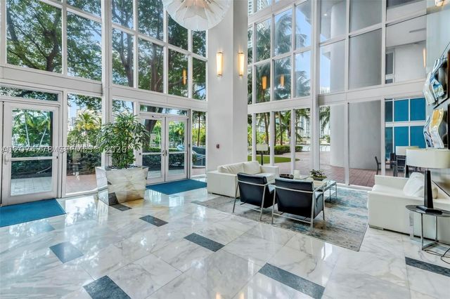 185 SW 7th St 2003, Miami, FL 33130
