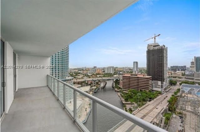 185 SW 7th St 2003, Miami, FL 33130