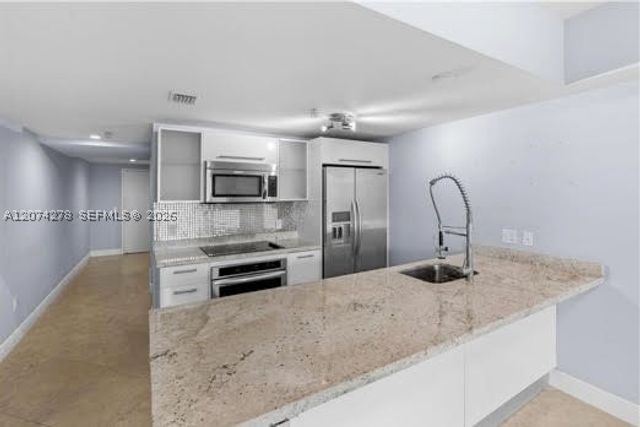 185 SW 7th St 2003, Miami, FL 33130