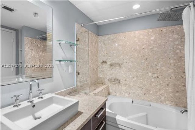 185 SW 7th St 2003, Miami, FL 33130