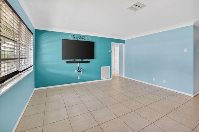 220 SW 10th Avenue, Boynton Beach, FL 33435