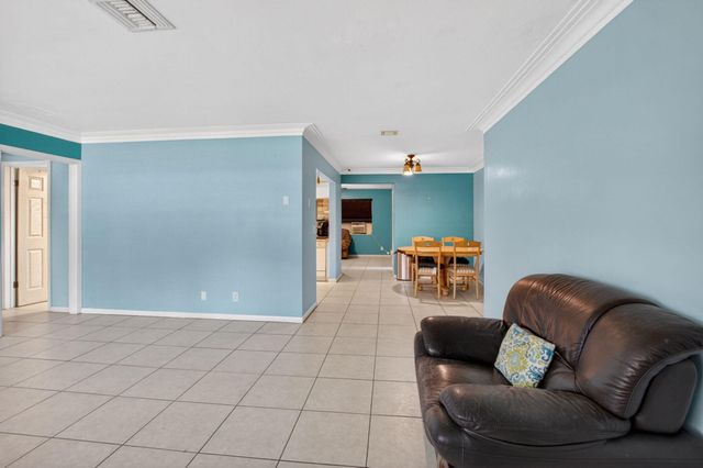 220 SW 10th Avenue, Boynton Beach, FL 33435