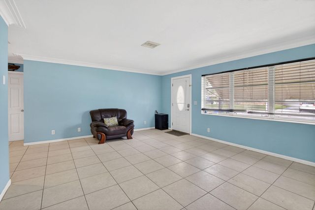 220 SW 10th Avenue, Boynton Beach, FL 33435