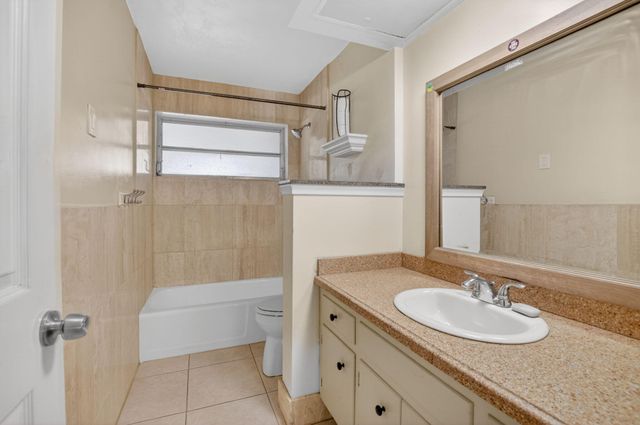 220 SW 10th Avenue, Boynton Beach, FL 33435