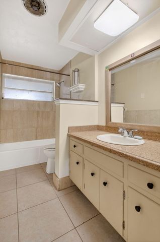 220 SW 10th Avenue, Boynton Beach, FL 33435