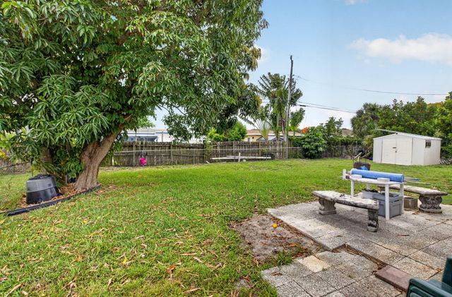 220 SW 10th Avenue, Boynton Beach, FL 33435