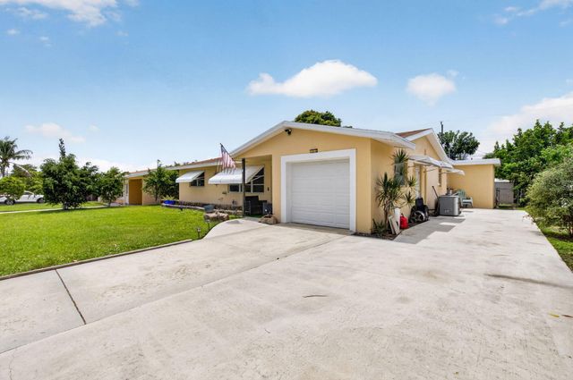 220 SW 10th Avenue, Boynton Beach, FL 33435