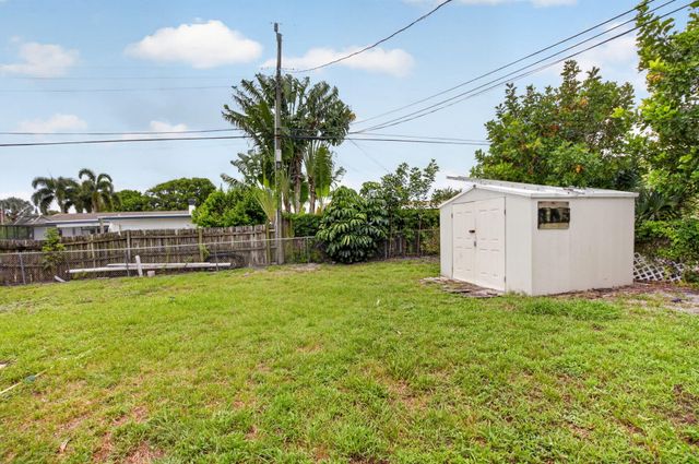 220 SW 10th Avenue, Boynton Beach, FL 33435