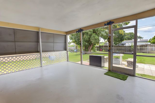 220 SW 10th Avenue, Boynton Beach, FL 33435