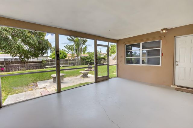 220 SW 10th Avenue, Boynton Beach, FL 33435