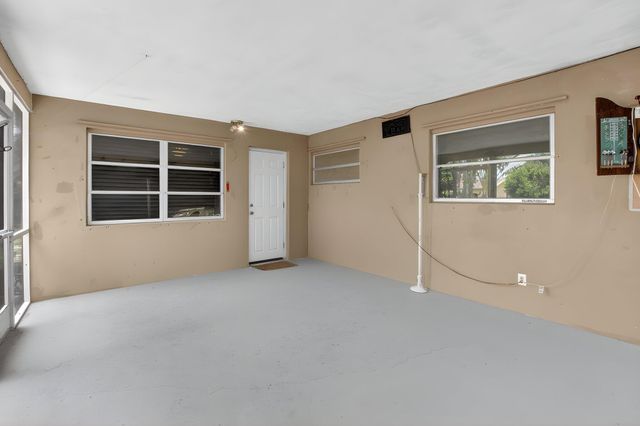 220 SW 10th Avenue, Boynton Beach, FL 33435
