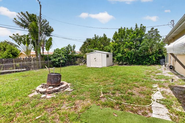 220 SW 10th Avenue, Boynton Beach, FL 33435