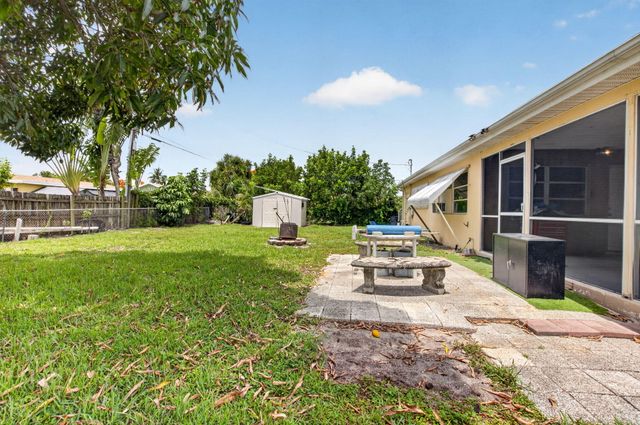 220 SW 10th Avenue, Boynton Beach, FL 33435