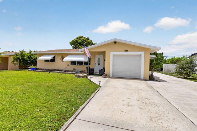 220 SW 10th Avenue, Boynton Beach, FL 33435