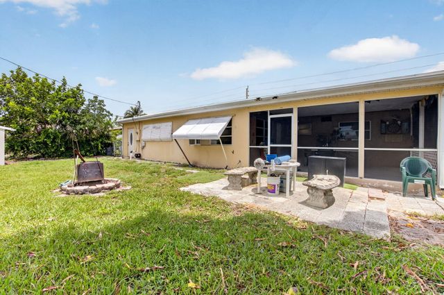220 SW 10th Avenue, Boynton Beach, FL 33435