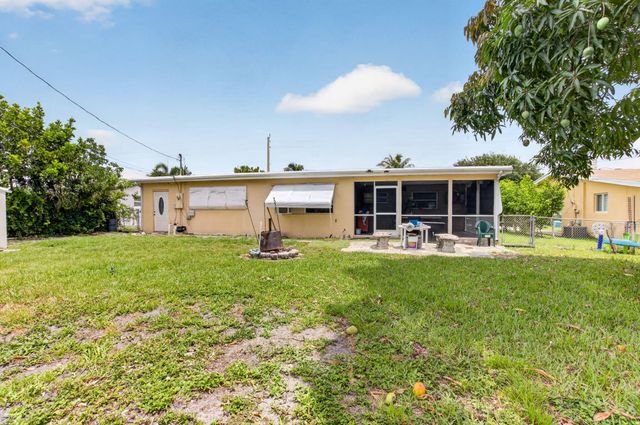 220 SW 10th Avenue, Boynton Beach, FL 33435