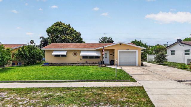 220 SW 10th Avenue, Boynton Beach, FL 33435