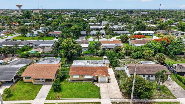 220 SW 10th Avenue, Boynton Beach, FL 33435