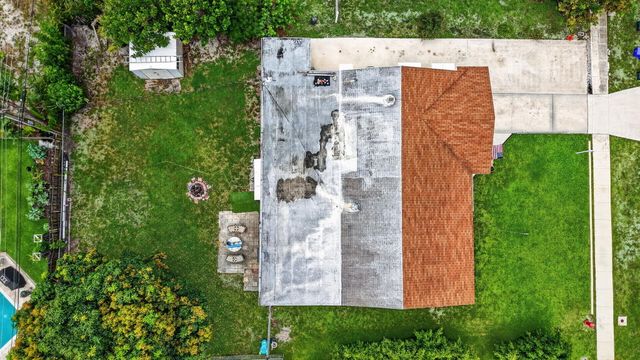 220 SW 10th Avenue, Boynton Beach, FL 33435