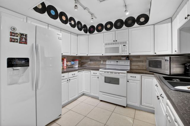 220 SW 10th Avenue, Boynton Beach, FL 33435