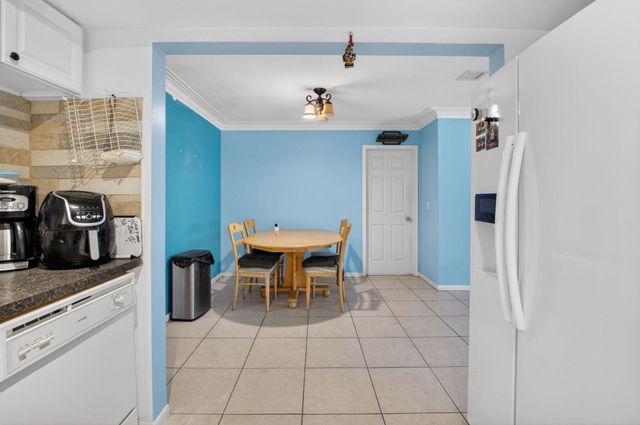 220 SW 10th Avenue, Boynton Beach, FL 33435