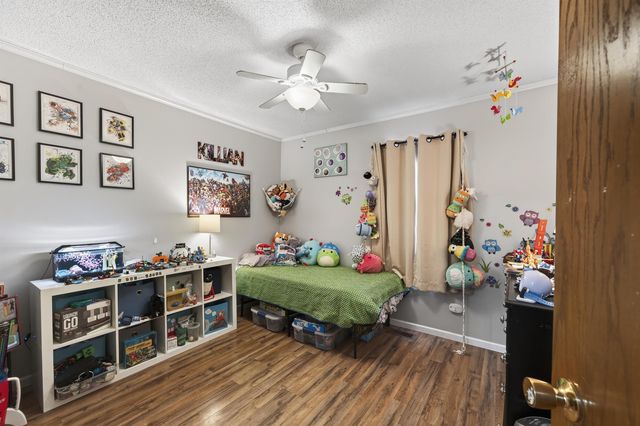 265 W Village Lake Dr, Derby, KS 67037