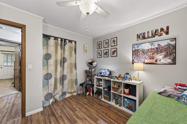265 W Village Lake Dr, Derby, KS 67037