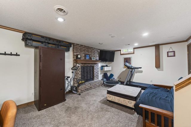265 W Village Lake Dr, Derby, KS 67037
