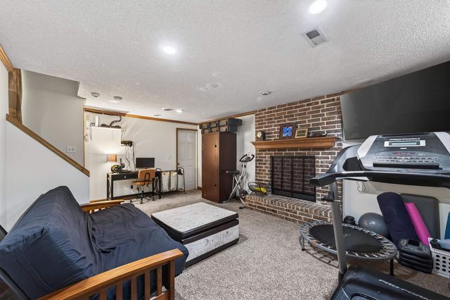 265 W Village Lake Dr, Derby, KS 67037