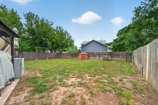 265 W Village Lake Dr, Derby, KS 67037