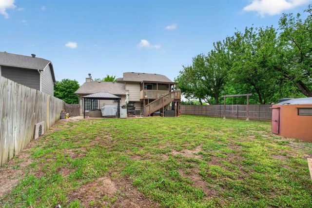 265 W Village Lake Dr, Derby, KS 67037