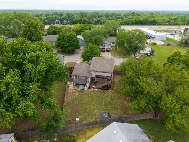 265 W Village Lake Dr, Derby, KS 67037