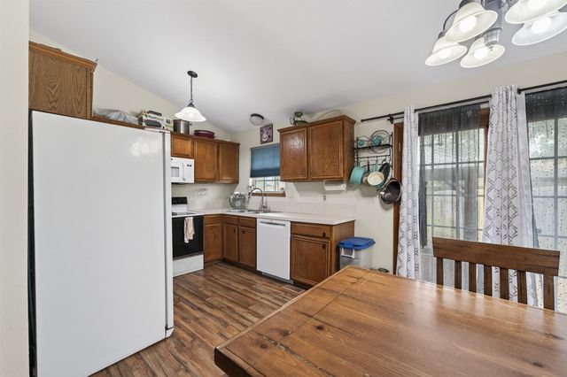 265 W Village Lake Dr, Derby, KS 67037