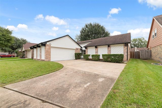 2106 Endicott Lane, Sugar Land, TX 77478