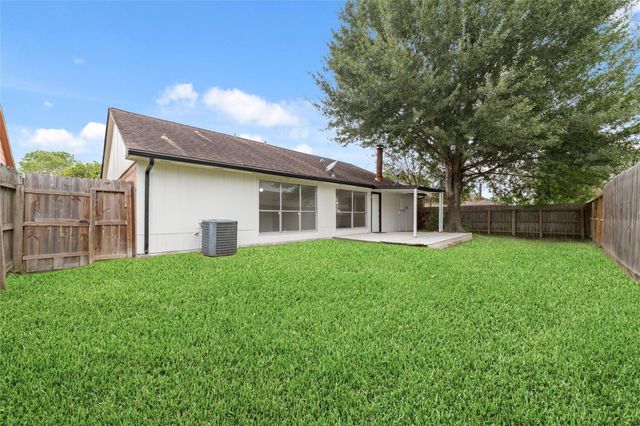 2106 Endicott Lane, Sugar Land, TX 77478