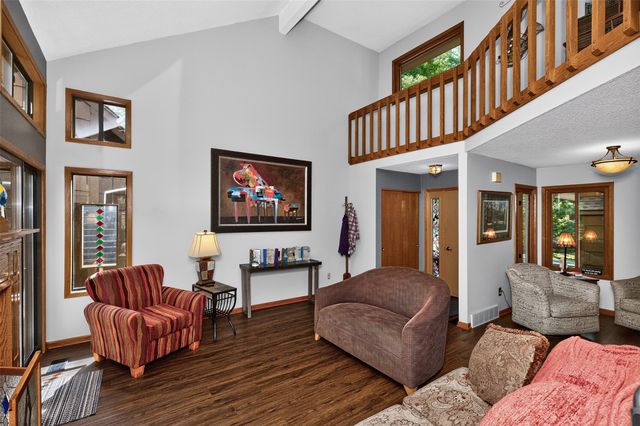 7052 Oak Brook Drive, Urbandale, IA 50322