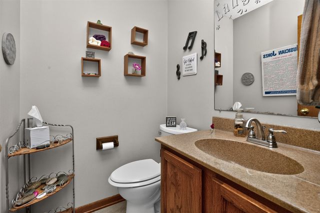 7052 Oak Brook Drive, Urbandale, IA 50322
