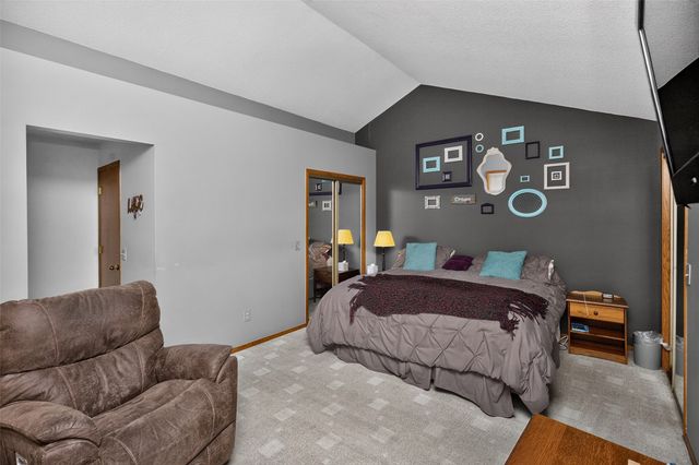 7052 Oak Brook Drive, Urbandale, IA 50322