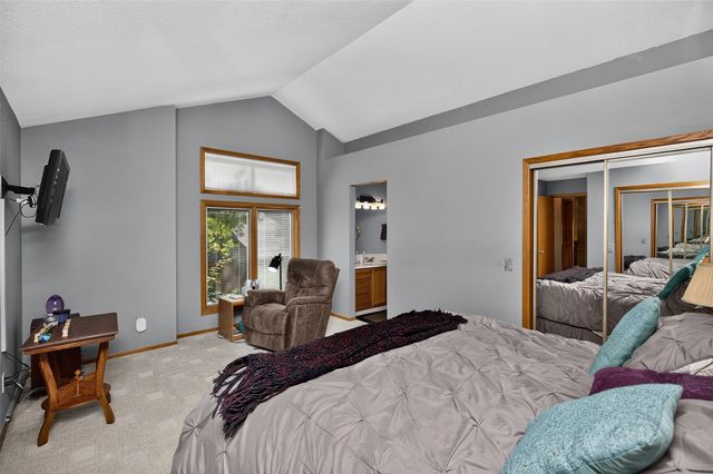 7052 Oak Brook Drive, Urbandale, IA 50322