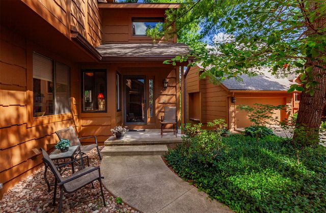 7052 Oak Brook Drive, Urbandale, IA 50322