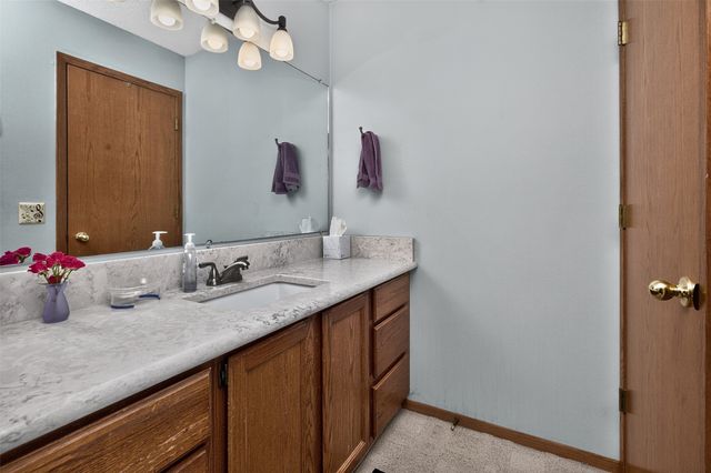 7052 Oak Brook Drive, Urbandale, IA 50322