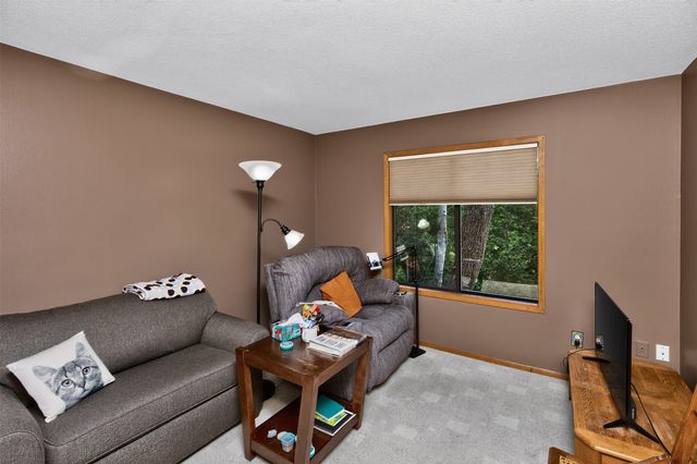 7052 Oak Brook Drive, Urbandale, IA 50322