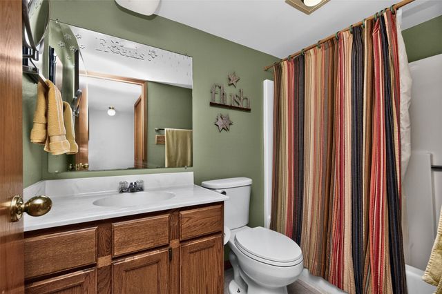 7052 Oak Brook Drive, Urbandale, IA 50322