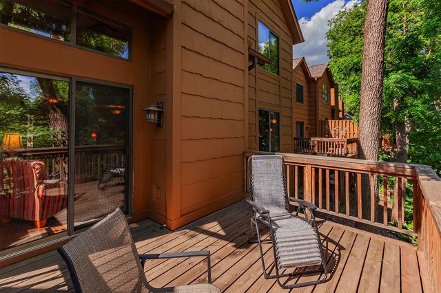 7052 Oak Brook Drive, Urbandale, IA 50322