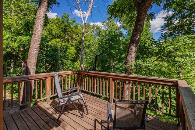7052 Oak Brook Drive, Urbandale, IA 50322