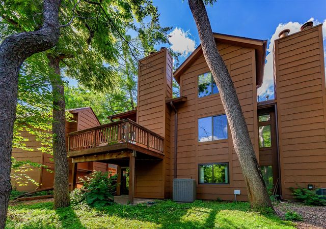 7052 Oak Brook Drive, Urbandale, IA 50322