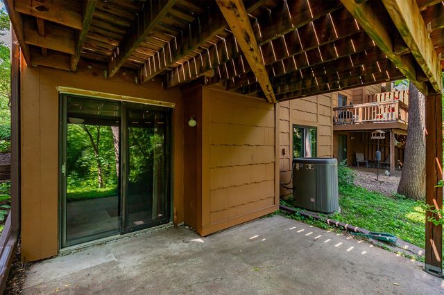 7052 Oak Brook Drive, Urbandale, IA 50322
